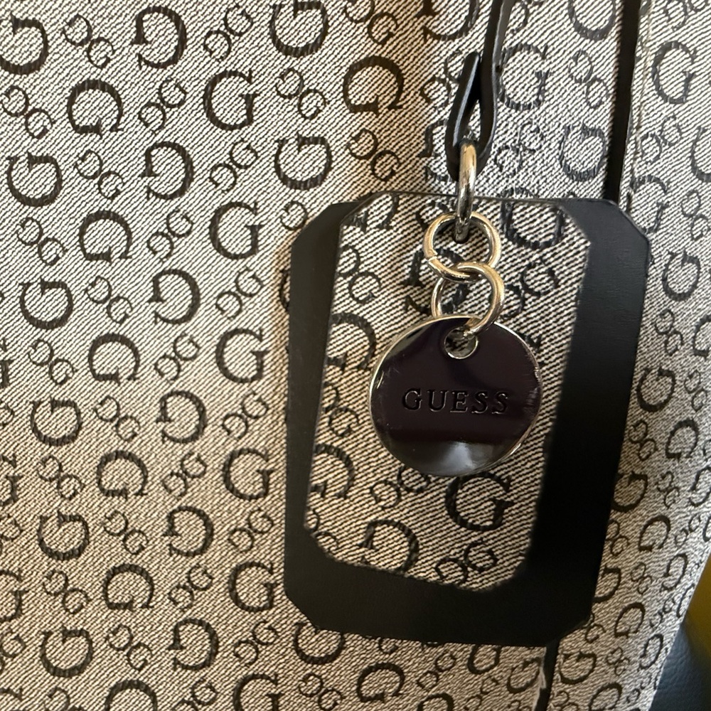 Guess Logo Tote Handbag - New without tags - Picture 5 of 14